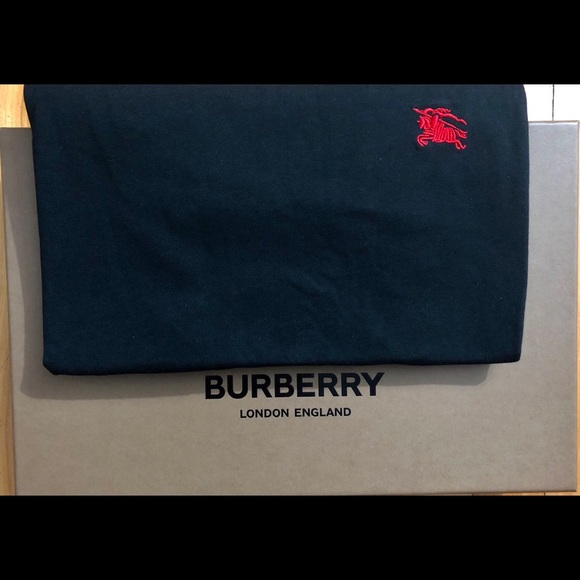 🔥🔥SOLD🔥🔥Authentic Burberry T-shirt - Picture 2 of 10
